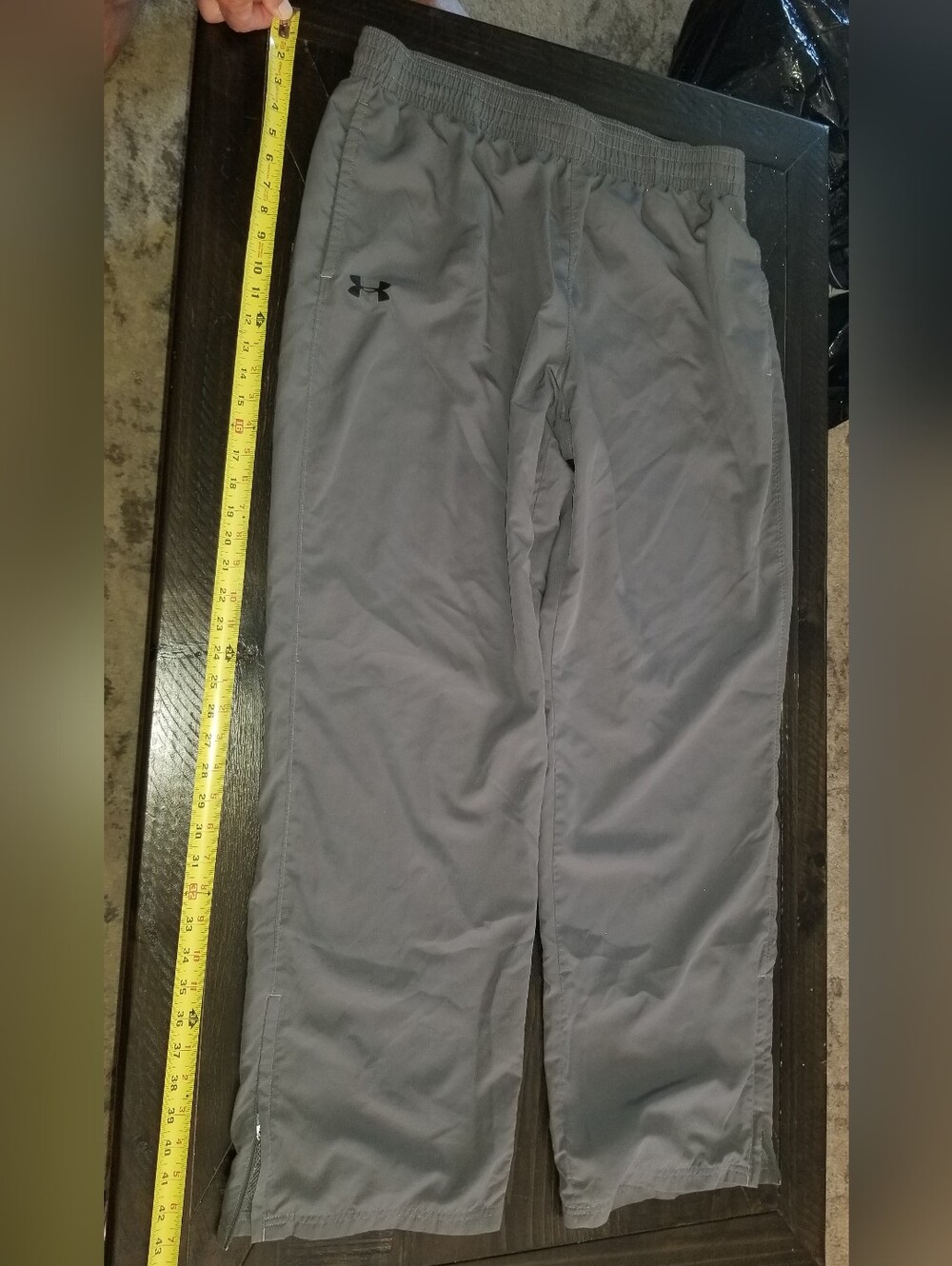 Men's Under Armour Light Gray Athletic Pants Size XL Loose Heatgear